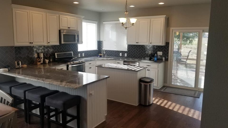 Full Kitchen/Gas range