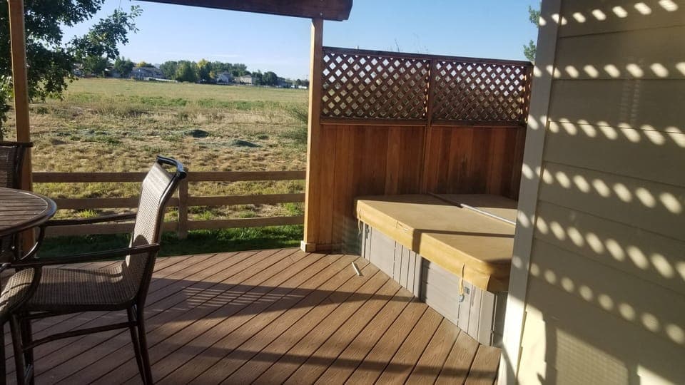 Backyard/Hot tub