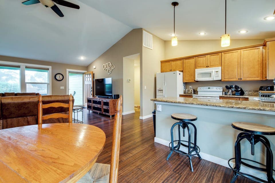 Dining Table | Breakfast Bar | Kitchen