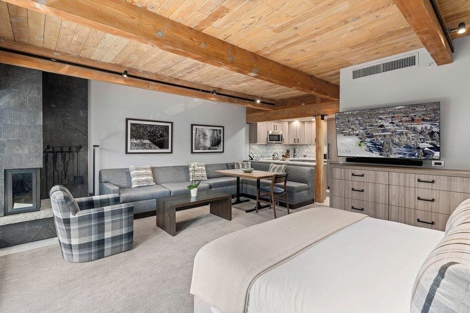Aspen condo conference room  Condo Next to the Gondola studo