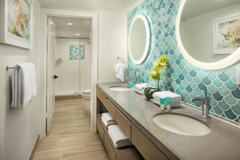 The Sunset Harbor Resort Key West bathroom master