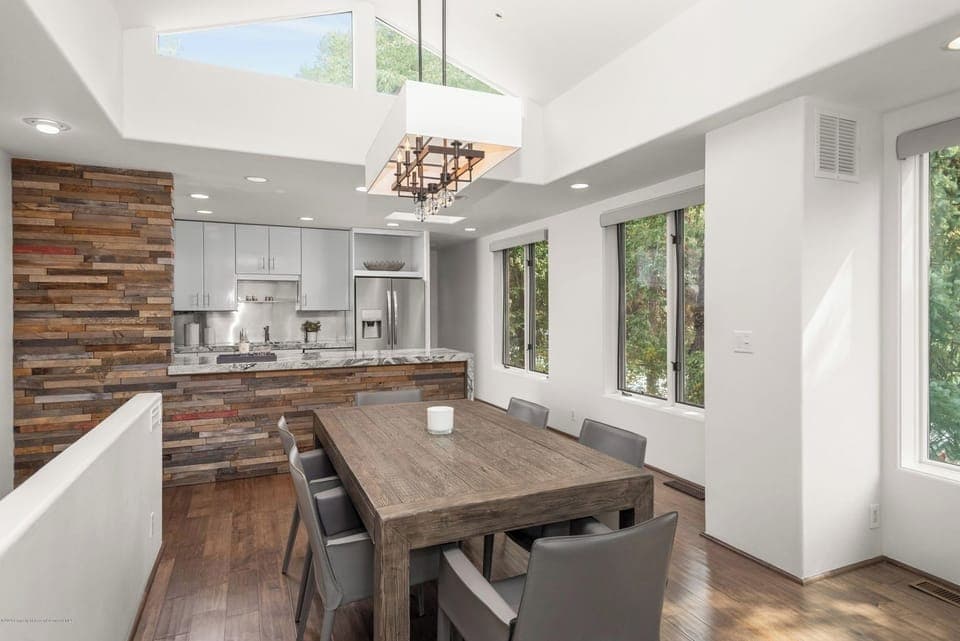 Table - Aspen condo - Fireplace