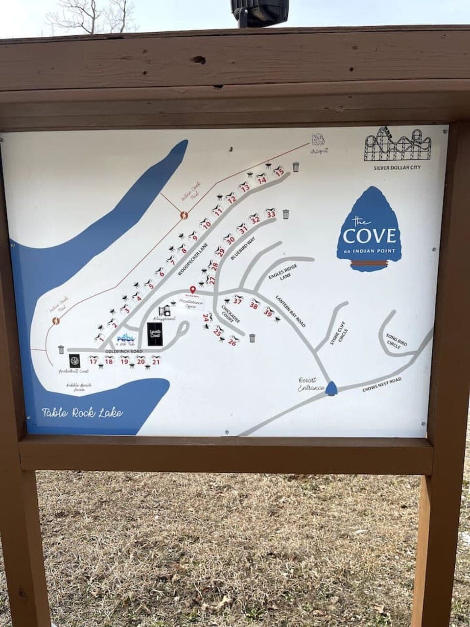 Enjoy the best of both worlds—peaceful lakeside vibes with easy access to marinas, hiking trails, and Silver Dollar City.