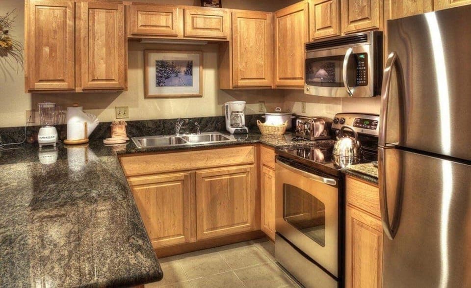 Full kitchen with everything you need!