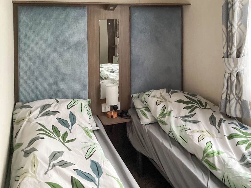 Twin bedroom | A Stone&rsquo;s Throw, Lossiemouth