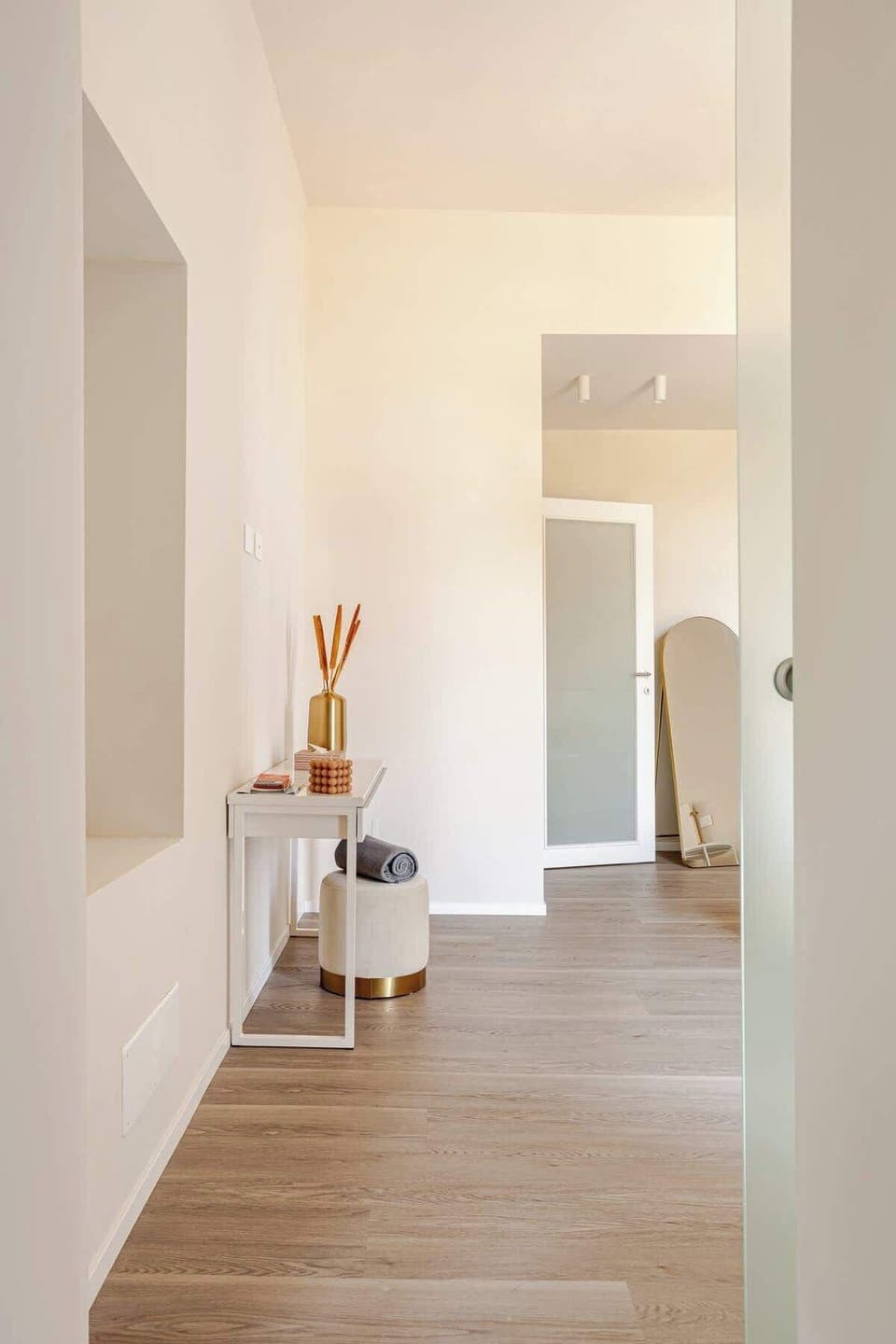 Scrivania e toeletta per prepararsi ad una serata romantica sul lungo lago