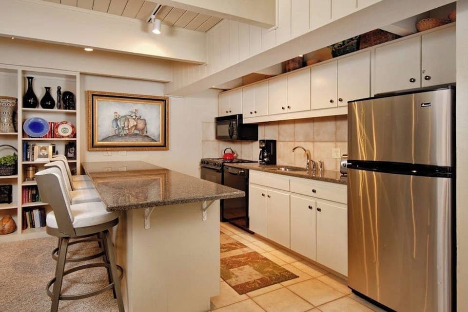 KITCHEN ASPEN CONDO BAR