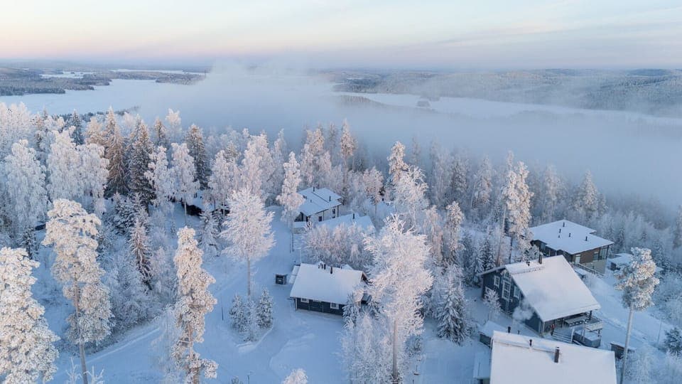 The property is perfectly situated on a slope, offering unobstructed views over the northern nature