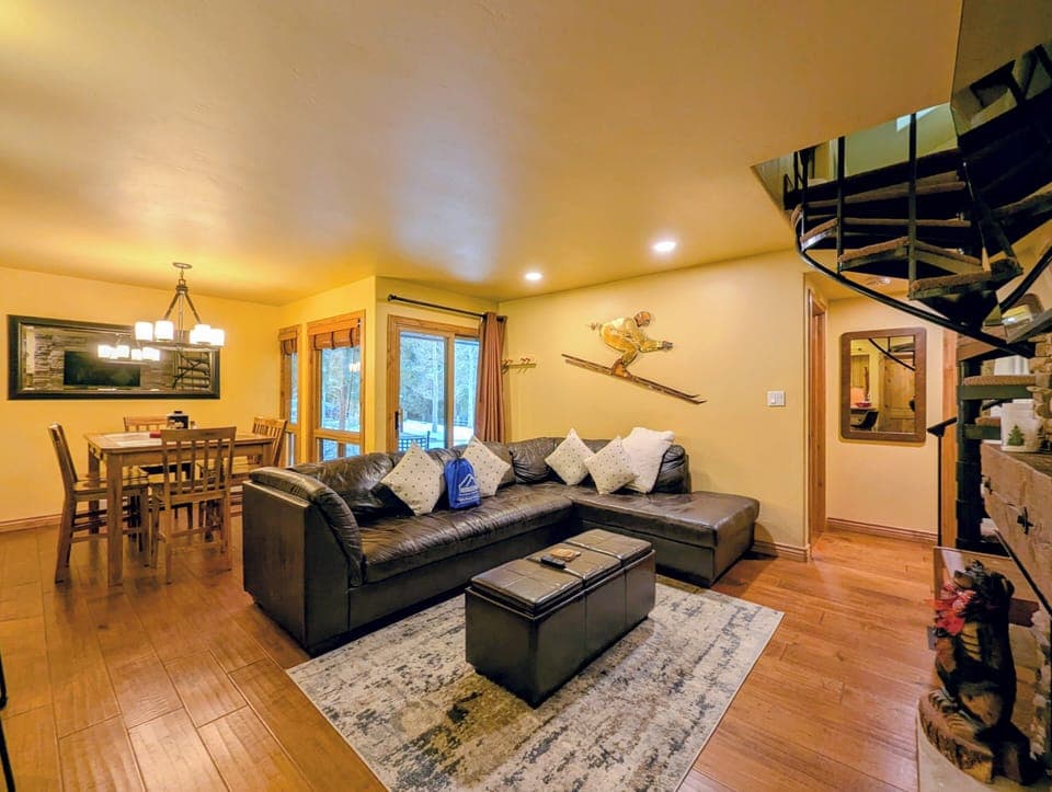 Unwind in your spacious open-plan living area with plush leather seating and charming mountain décor that perfectly captures the alpine spirit.