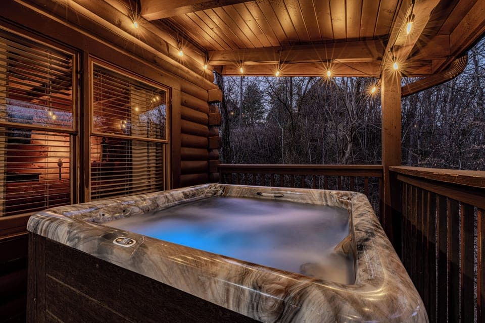 Hot tub - relax under the stars!