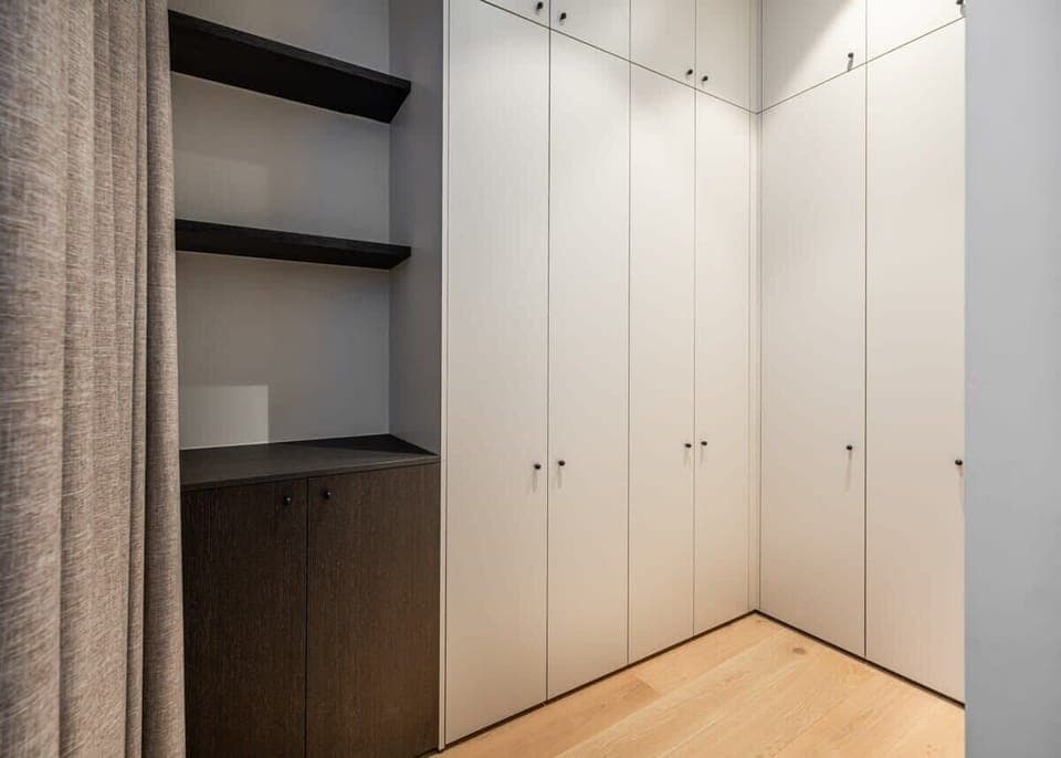 Large dressing and storage