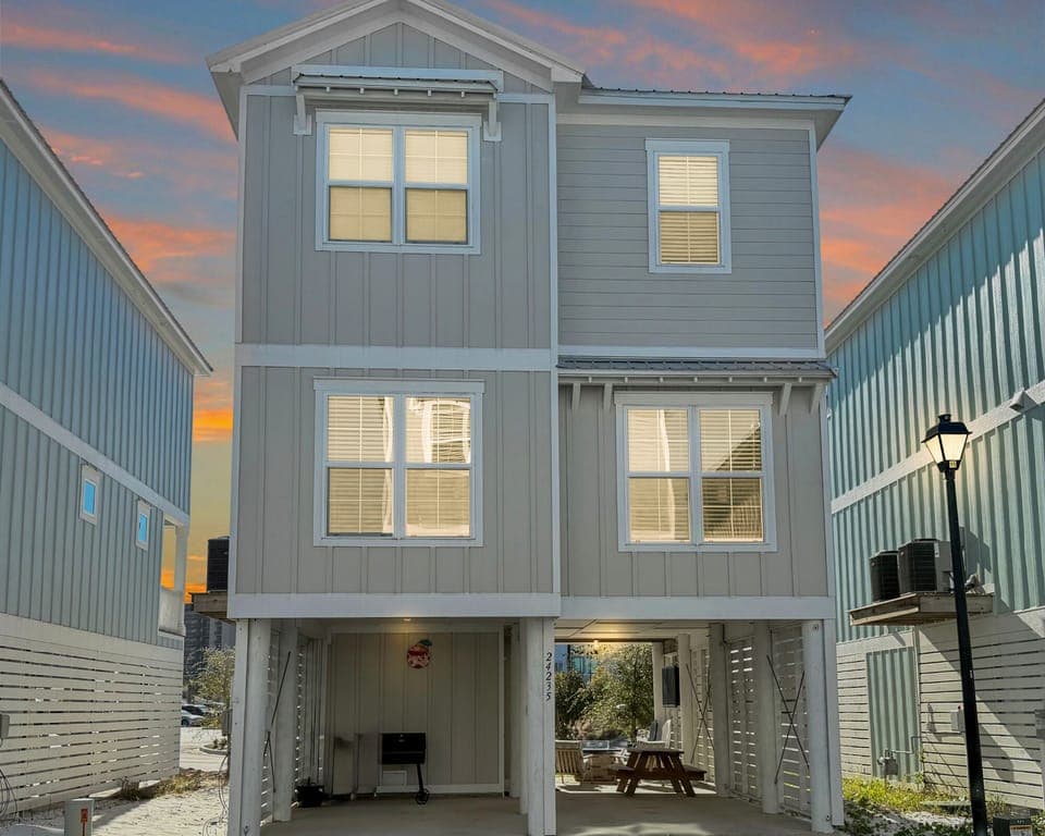 3BR Summer Salt home with a private outdoor oasis including a private hot tub!