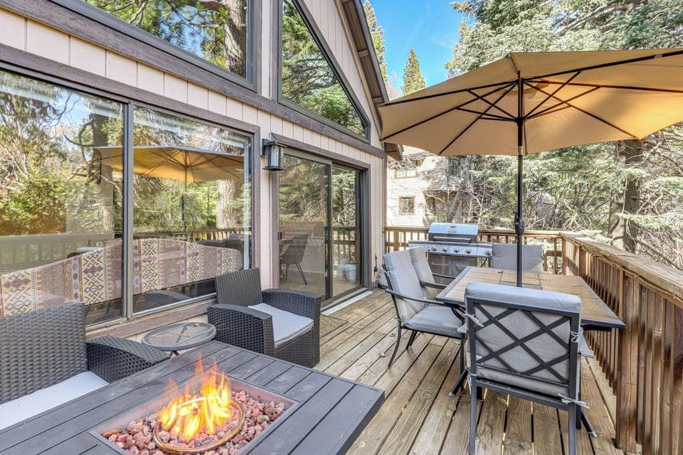 Lake Arrowhead Vacation Rental | 3BR | 2BA | 1,204 Sq Ft | Stairs to Enter