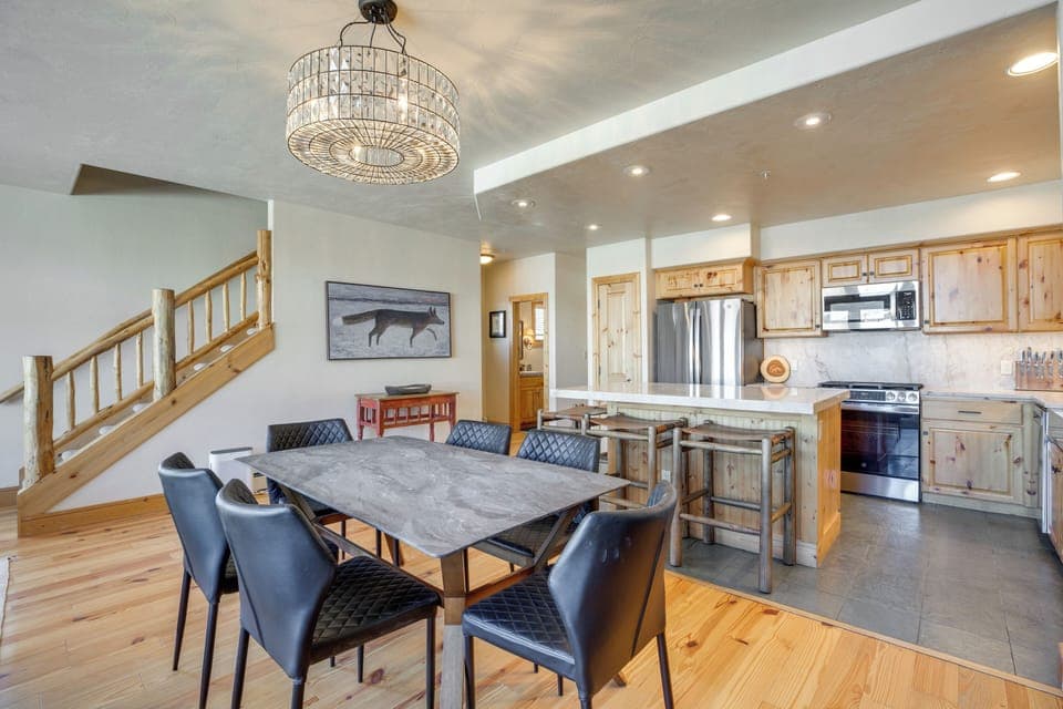 Dining Area | Dishware/Flatware Provided | Main Floor