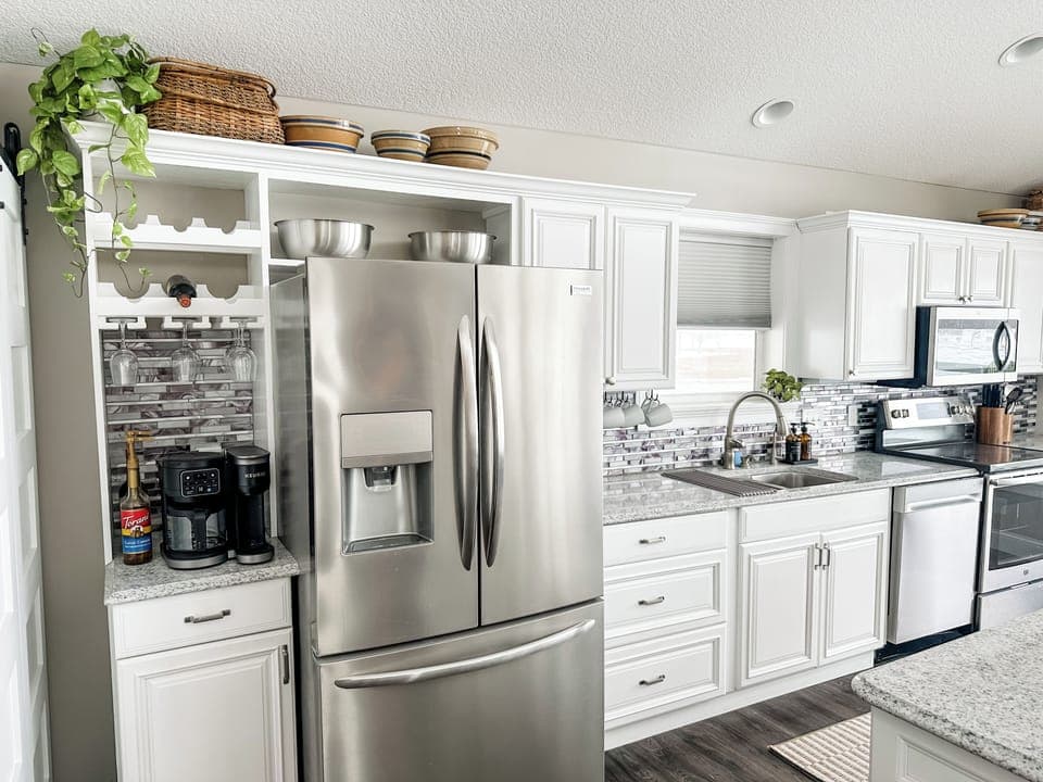 lake Life 101 is equipped with a dual style coffee maker that brews regular drip coffee or Keurig style cups.  You’ll also find a stock of coffee pods to get you started, and a selection of sugar, creamer, and teas to choose from.  