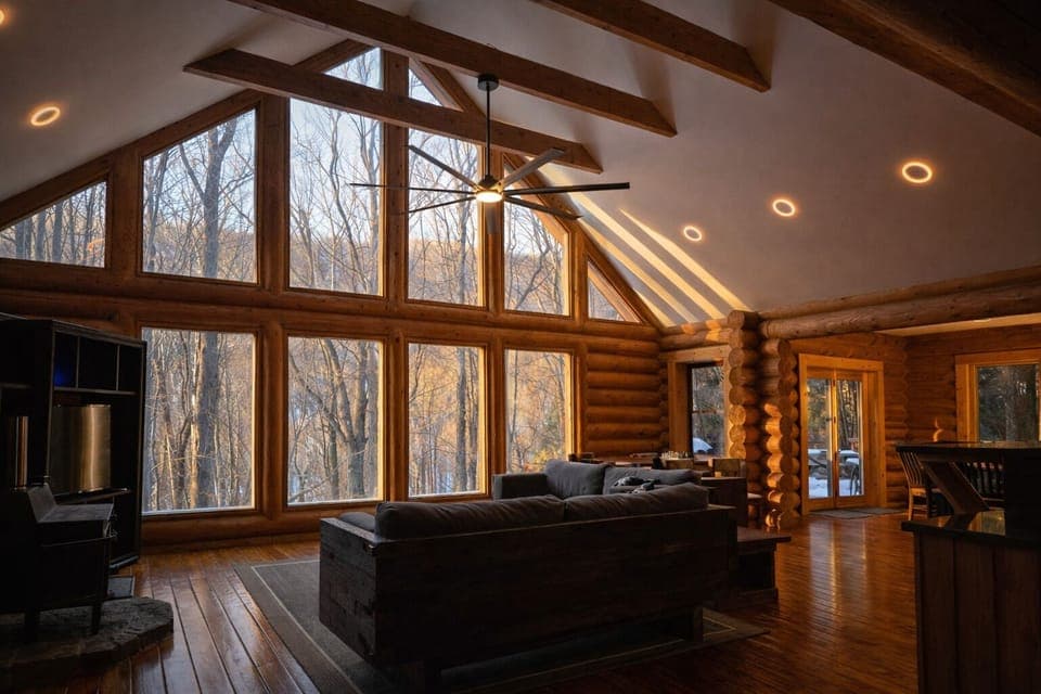 Great room with plenty of room for everyone.