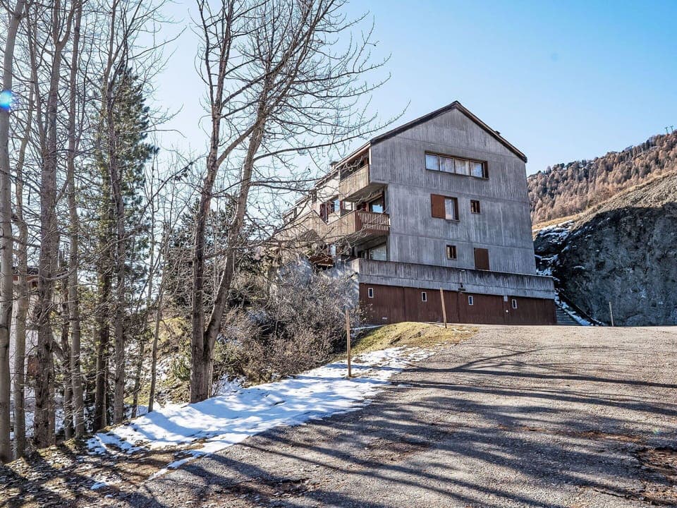 Furniture, Ceiling, Chair, Cabinetry, Hardwood, Kitchen & Dining Room Table, Wood Stain, Picture Frame, Living Room, Log Cabin