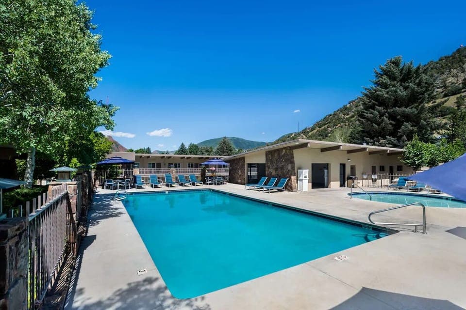 Seasonal Pool - from 9 am to 10 pm