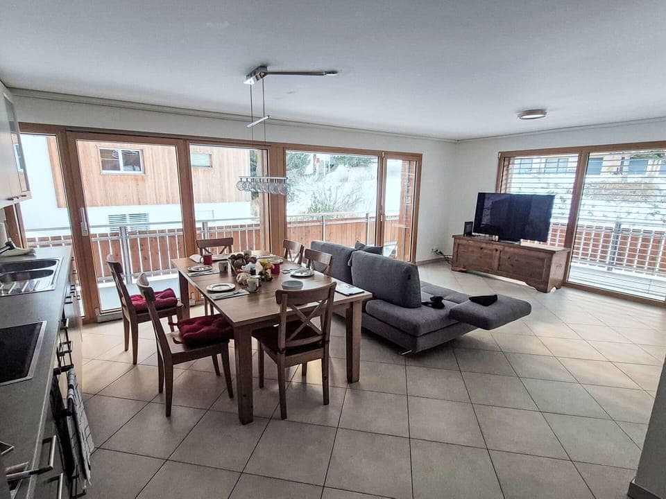 Flooring, Floor, Furniture, Wood, Interior Design, Ceiling, Wood Flooring, Kitchen & Dining Room Table, Room, Couch