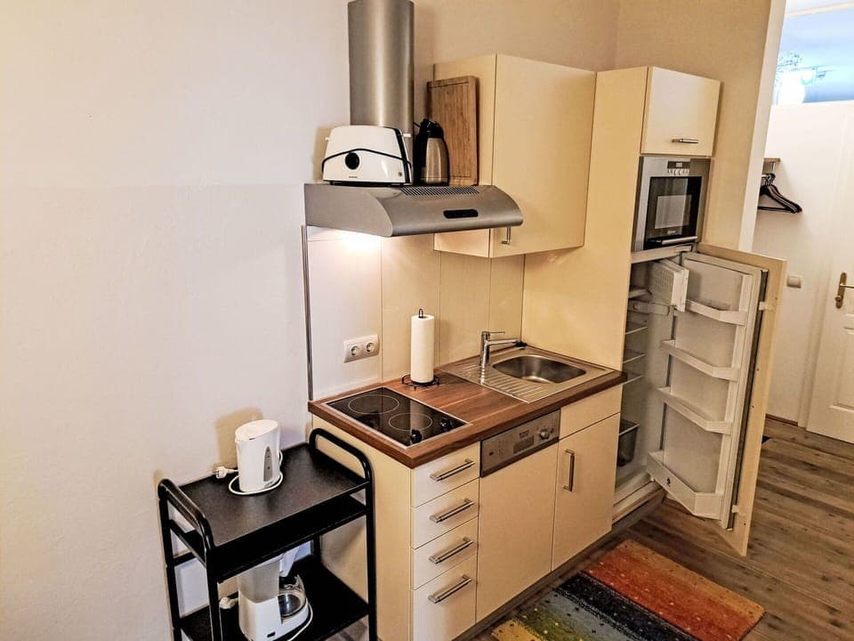 Kitchen Appliance, Kitchen, Major Appliance, Furniture, Wood, Countertop, Flooring, Cabinetry, Interior Design, Floor