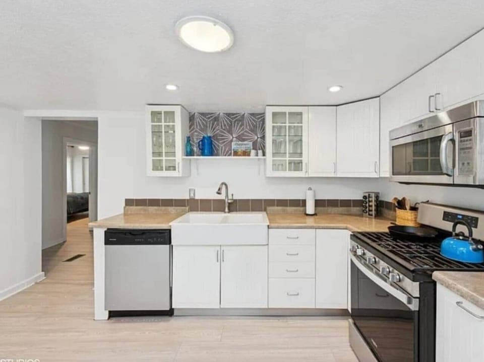 Full kitchen