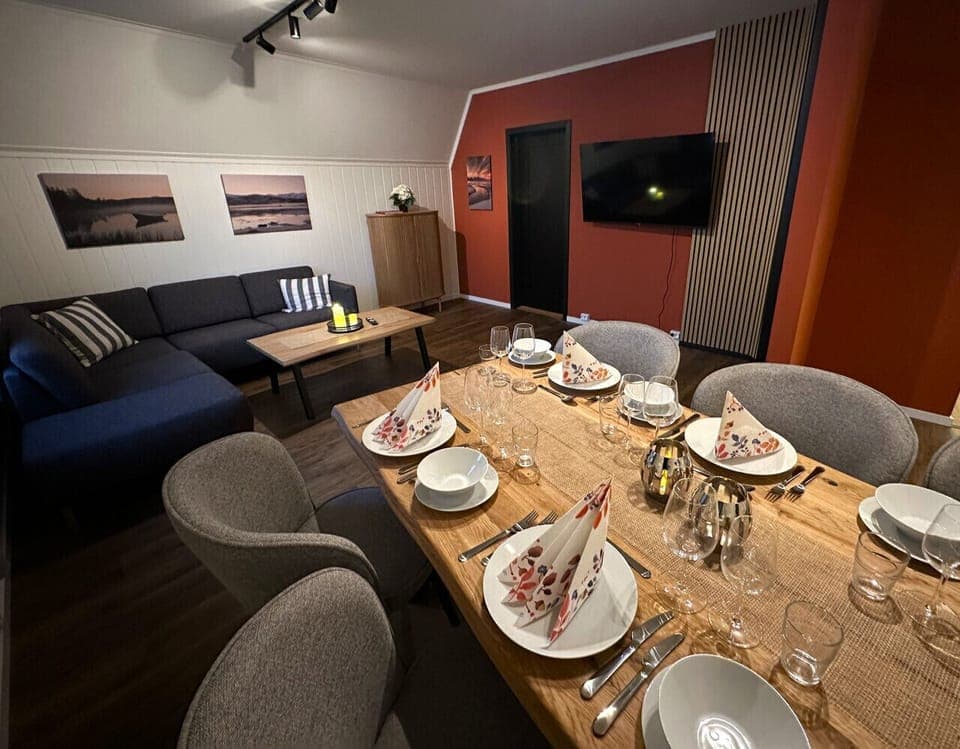 Livingroom and dining table