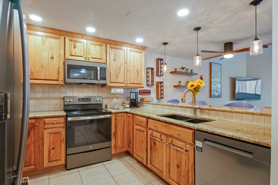 Indoors, Appliance, Microwave, Oven, Kitchen