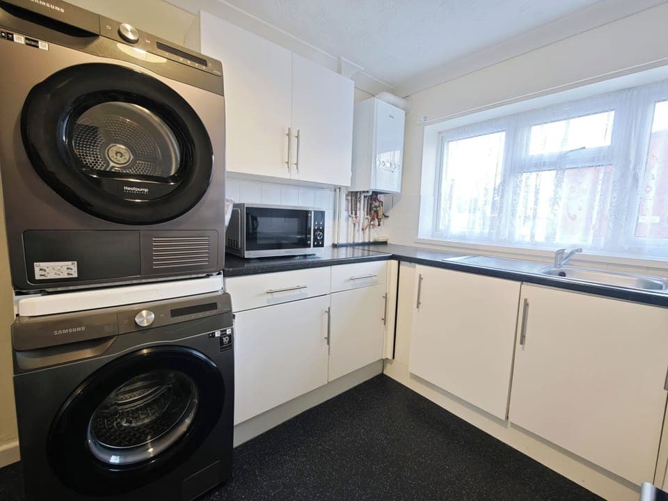 Fully equipped kitchen with all essentials 