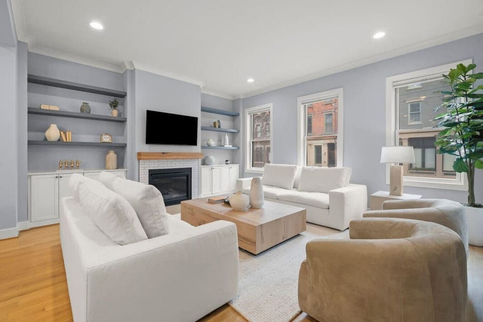 Living Room w/ Smart TV (Open To Kitchen)