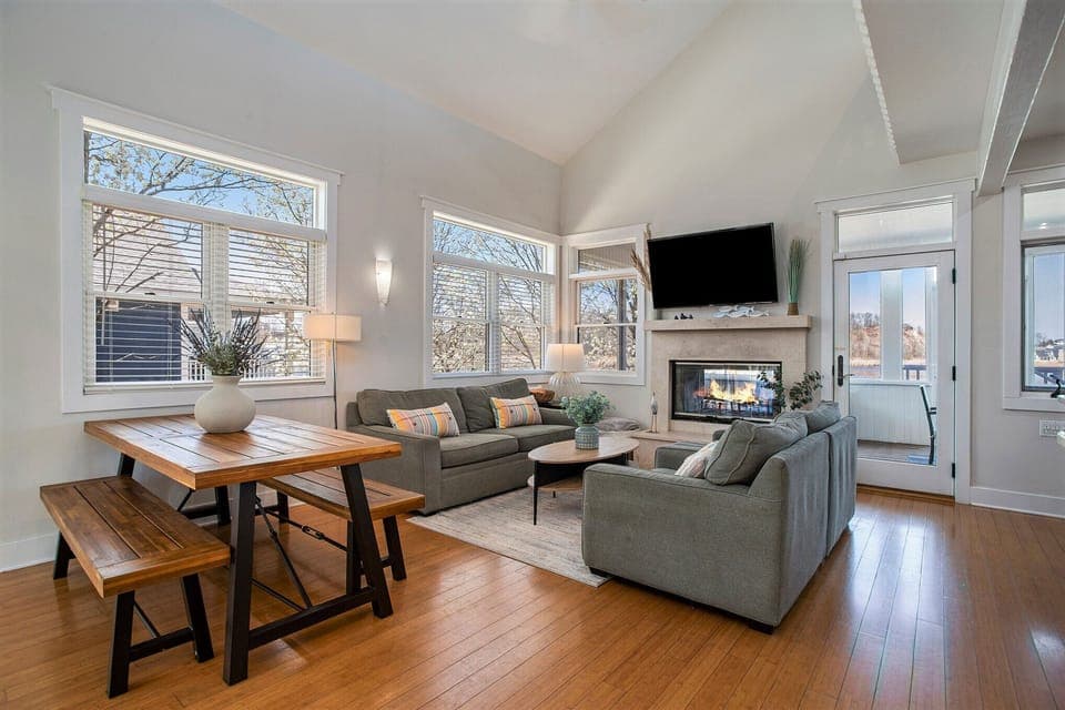 Open-concept living with vaulted ceilings and cozy couches.