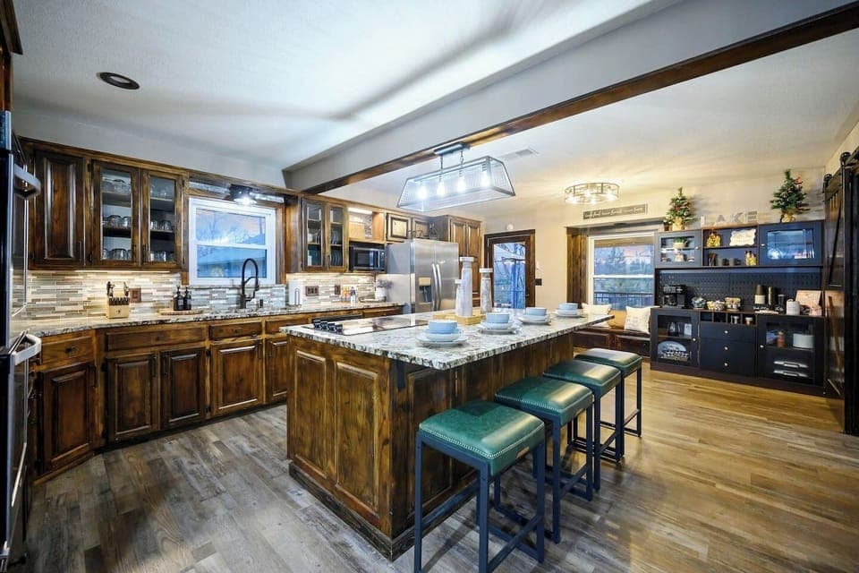 Large open kitchen fully stocked kitchen