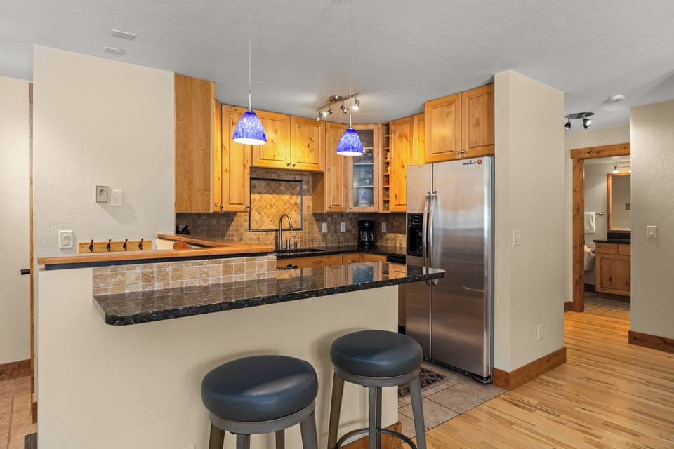Kitchen | Breakfast Bar for 2