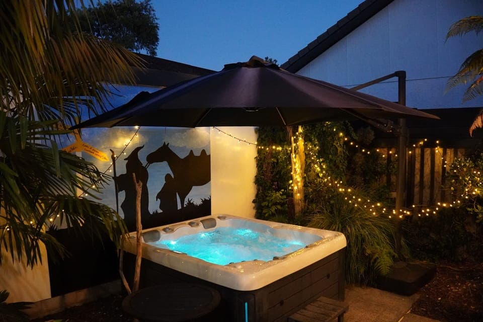 Huge umbrella covers the entire spa for beautiful, rainy-night soaks.