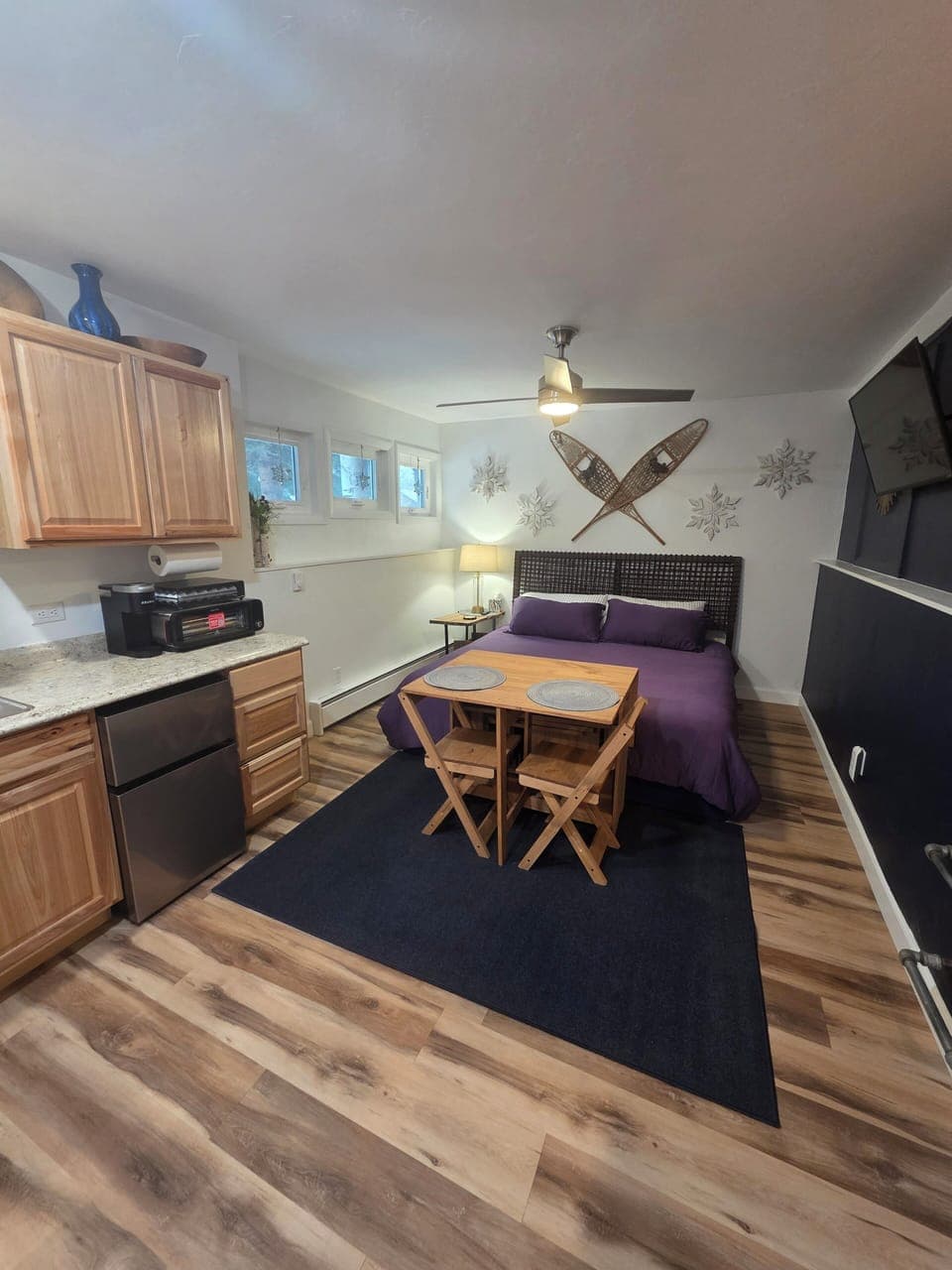 Perfect guest suite - fully stocked kitchenette, dining, and King bed!