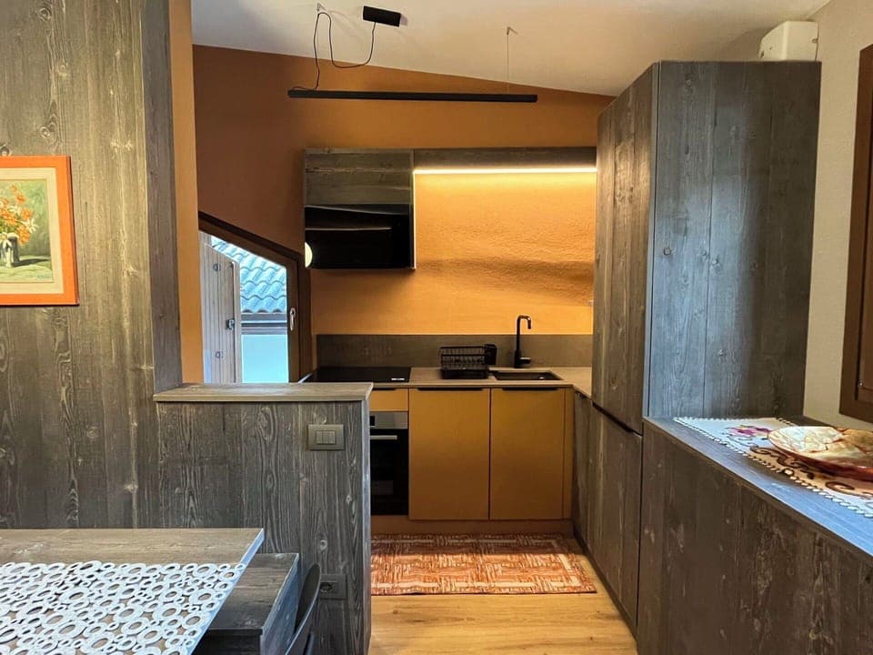 Wood, Countertop, Flooring, Interior Design, Kitchen, Furniture, Floor, Ceiling, Lighting, Brown