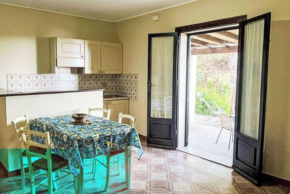 Water, Body Of Water, Coast, Coastal And Oceanic Landforms, Sea, Residential Area, Landscape, Ocean, Headland