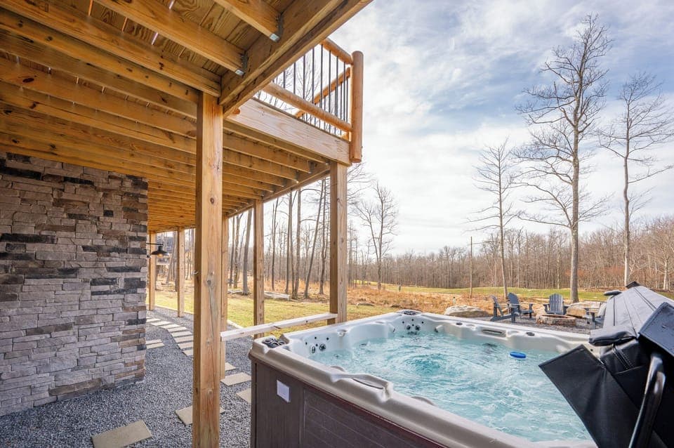 Outdoor spa tub