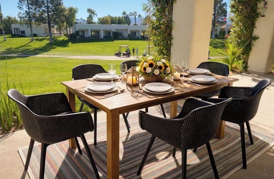 Outdoor dining