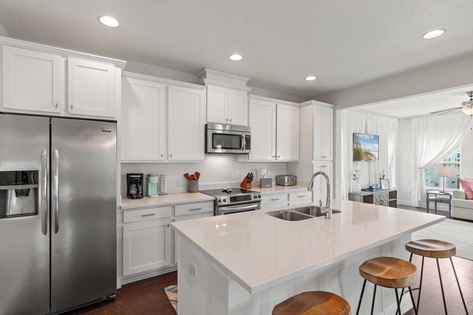 Kitchen with Breakfast Bar