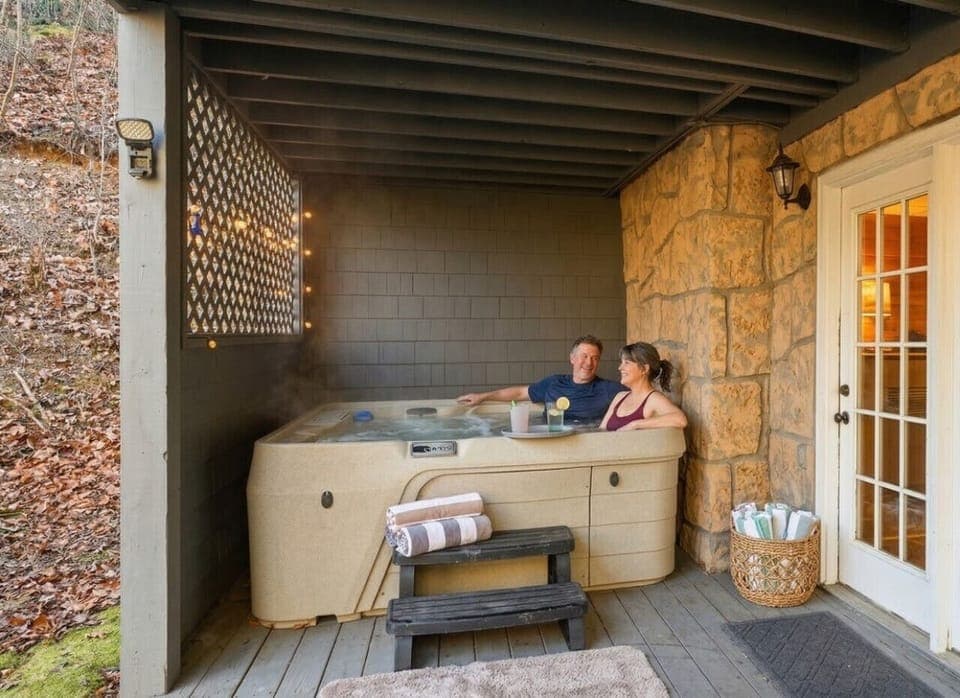 Outdoor spa tub