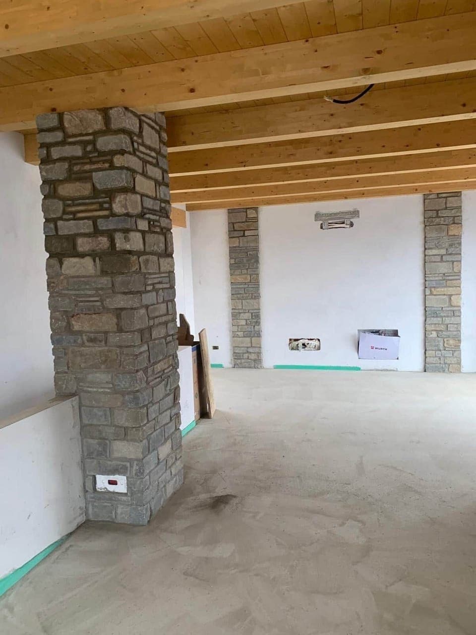 PINI - Living/Kitchen Stone Columns