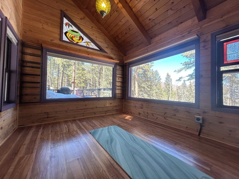 Yoga studio, watch the deer and birds while restoring yourself