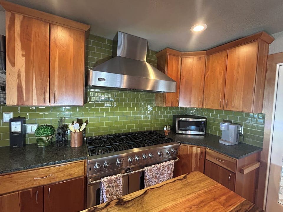 Gourmet kitchen