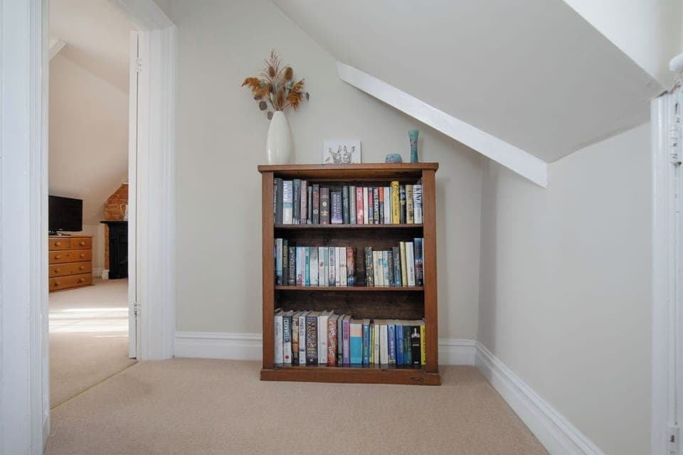 Flat 2 Budleigh 25 04 23 0038