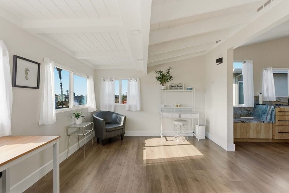 Bonus room with non-stop ocean views out every window!