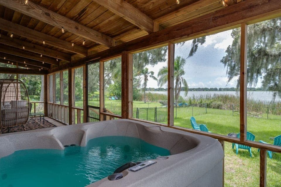 Indoor spa tub