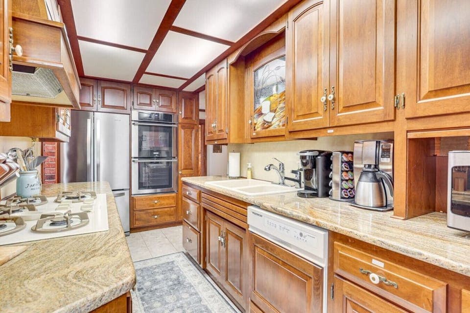 Kitchen | Rich Wood Cabinetry & Granite Counters