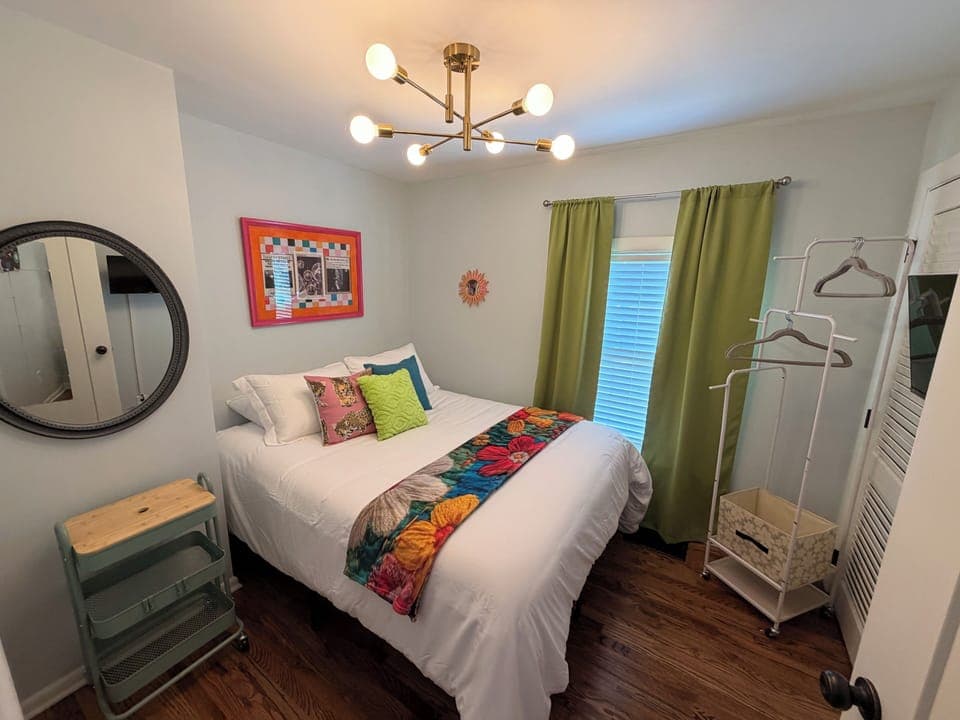 Primary Bedroom - Queen Bed with Smart TV