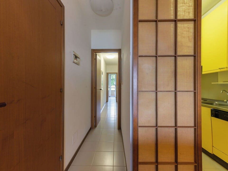 Apartment, Condominium, Residential Area, Urban Design, Mixed-Use, Commercial Building, Balcony, Hotel, Shade