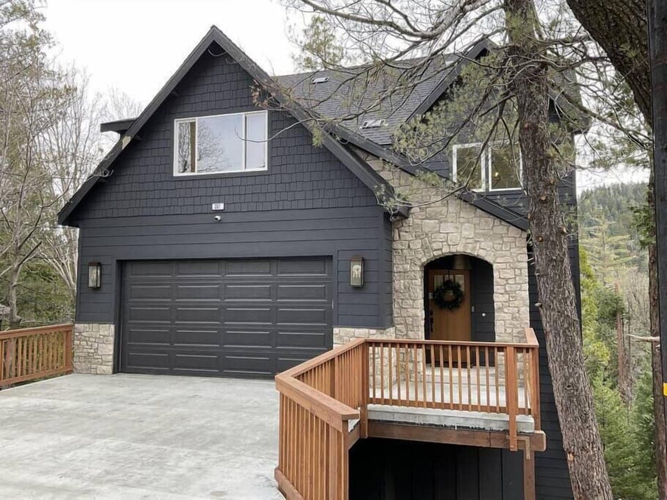 Mittry Lodge | 5BD/5BA, Dormer, Gourmet Kitchen, Great Room, 3 Decks, A/C